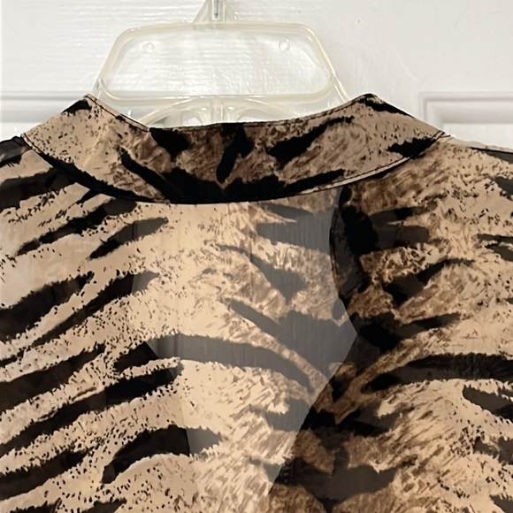 Animal Print Flowy Blouse with 3/4 Sleeves - Picture 7 of 9